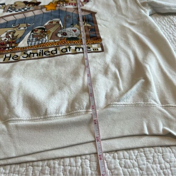 ✨ Vintage Fruit of the Loom White Baby Jesus Sweatshirt Large - Picture 11 of 11
